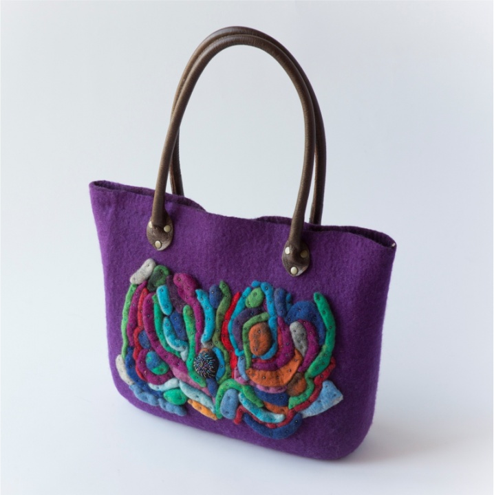 Velta talpi rankinė /purple felted bags