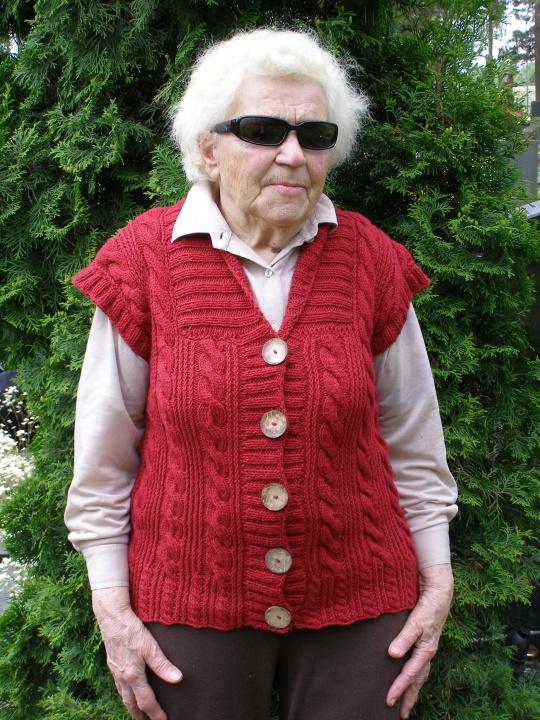Liemenė su pynėmis