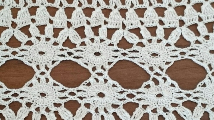 White crocheted napkin picture no. 2