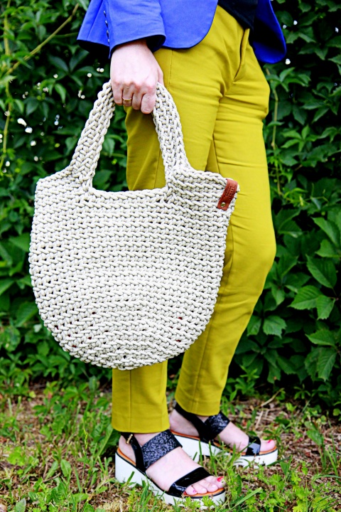 Crocheted handbag for everyday, size M.