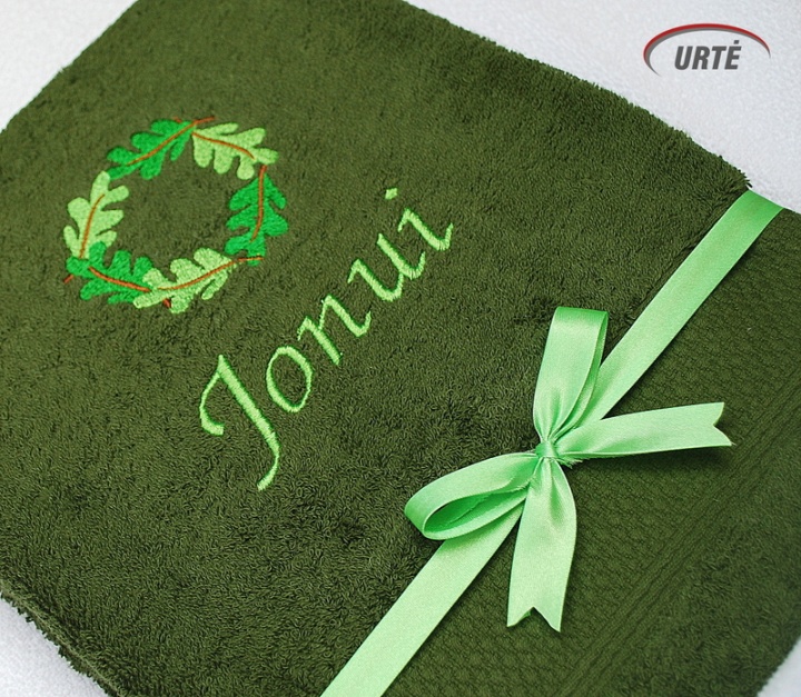 Embroidered towel with name and oak crown picture no. 2