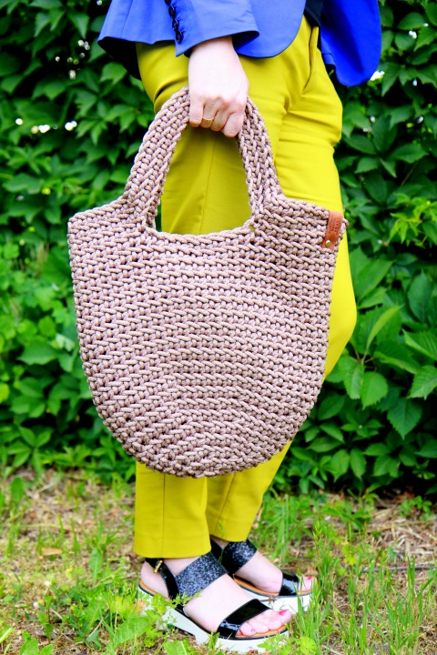 Crocheted handbag for everyday, size M.