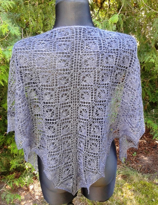 Lace shawl in blue picture no. 2