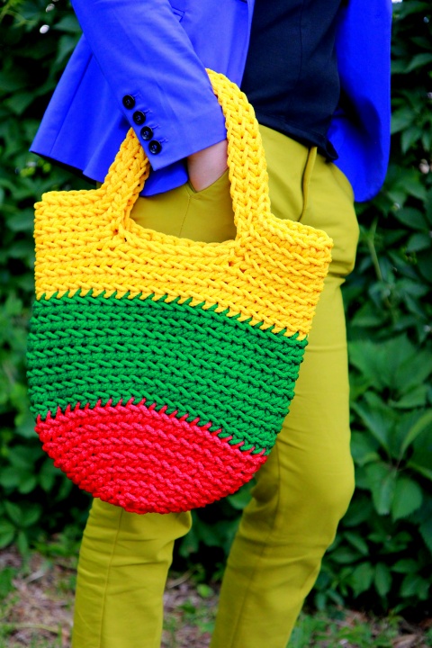 Crocheted handbag for everyday, size M.