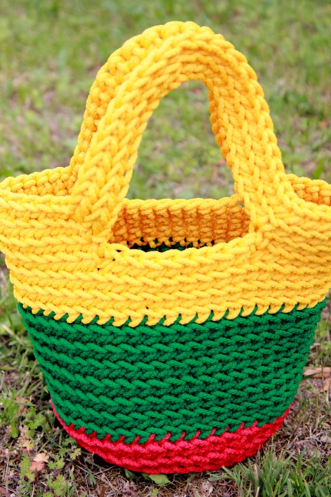 Crocheted handbag for everyday, size M. picture no. 2
