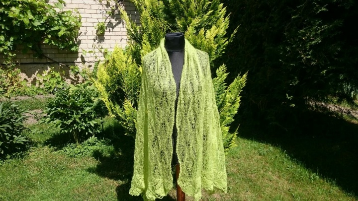 Knitt scarf „Spring greenery“ picture no. 3