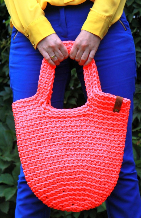 Crocheted handbag for everyday, size M.