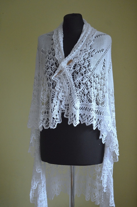 white knitted shawl picture no. 3