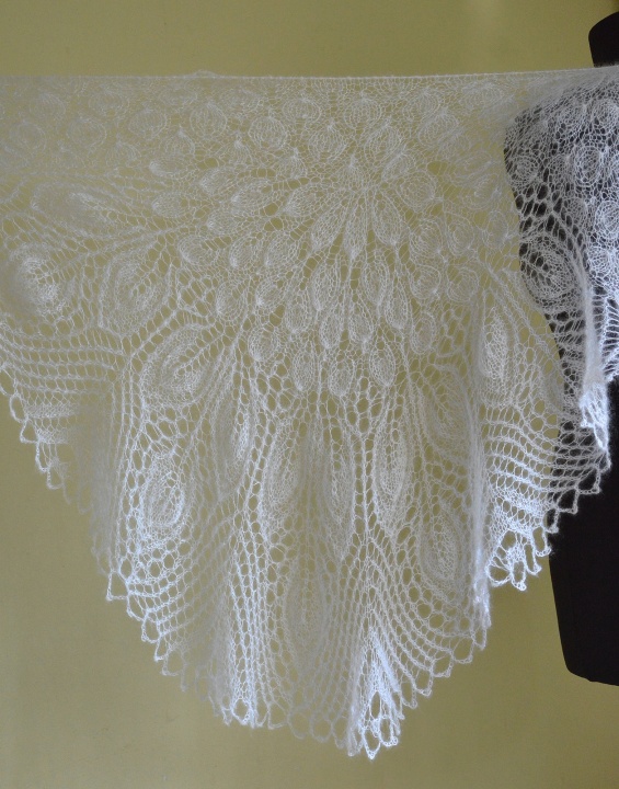 white knitted shawl picture no. 2