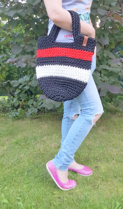 Crocheted handbag for everyday, size M. picture no. 2