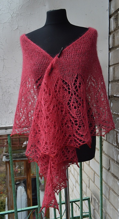 Red knitted shawl picture no. 2