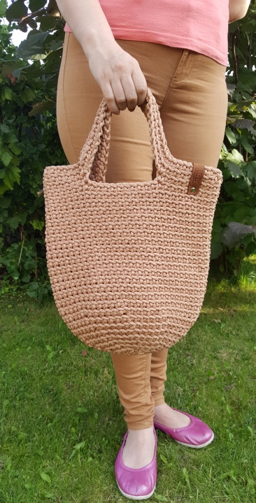 Crocheted handbag for everyday, size M.