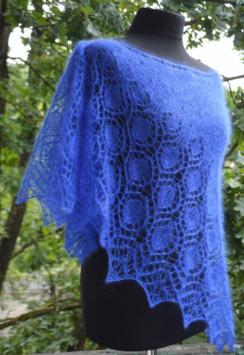 Knitted shawl blue