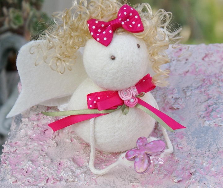 The box with felt angel "Treasures"