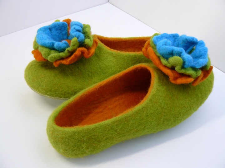 Felt slippers are made from 100% sheep wool.  picture no. 2