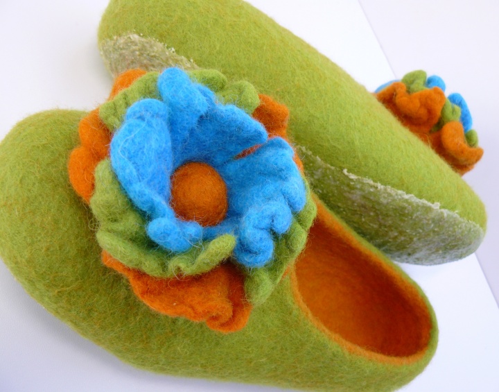 Felt slippers are made from 100% sheep wool. 