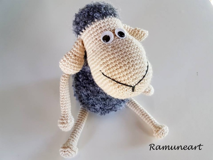The Toy - sheep Shaun picture no. 2