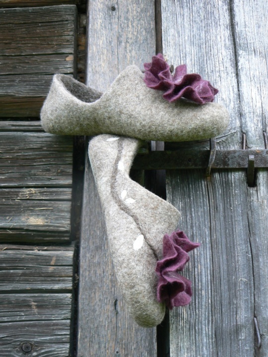 Burgundy flowers-women's slippers-natural wool-felted slippers picture no. 2