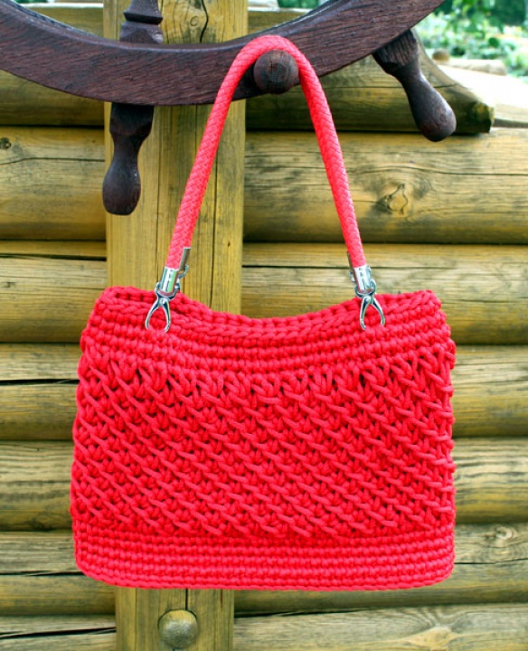 Red crocheted handbag picture no. 2