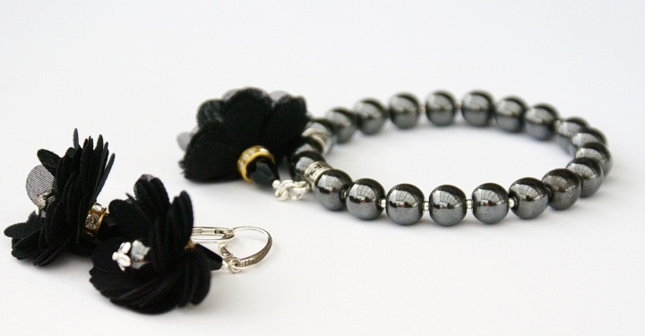 Auskarų ir apyrankės komplektas "Black flower"