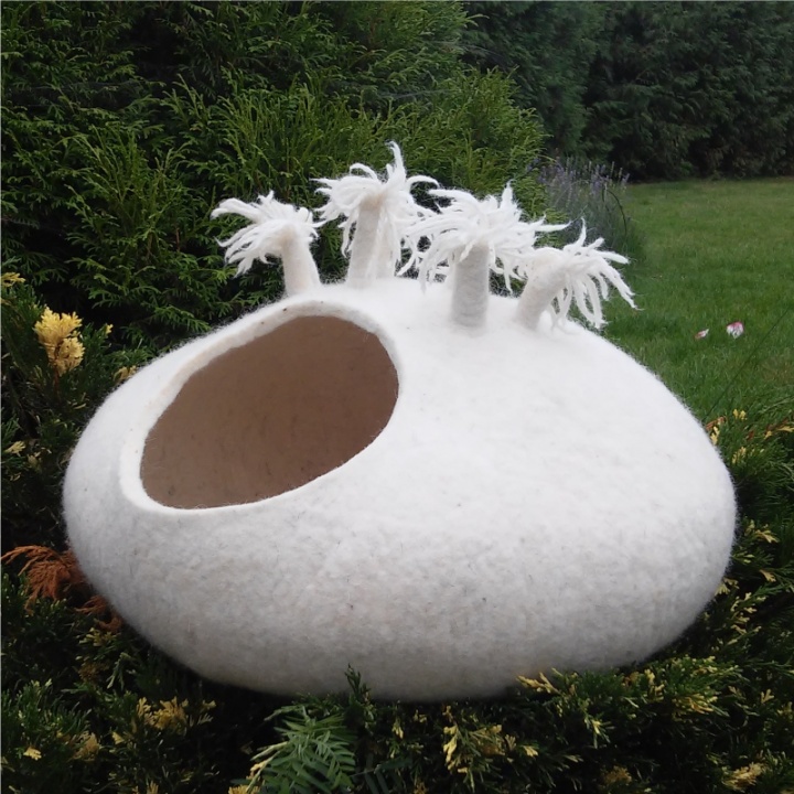 Eco-friendly handmade felted wool cat bed