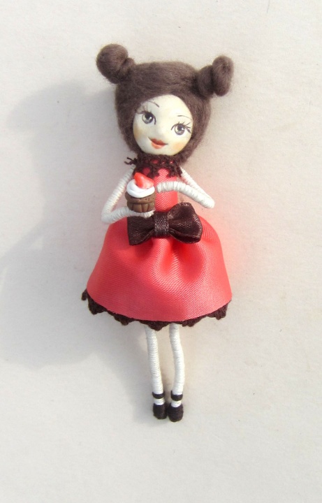 Girl with cupcake (doll brooch)