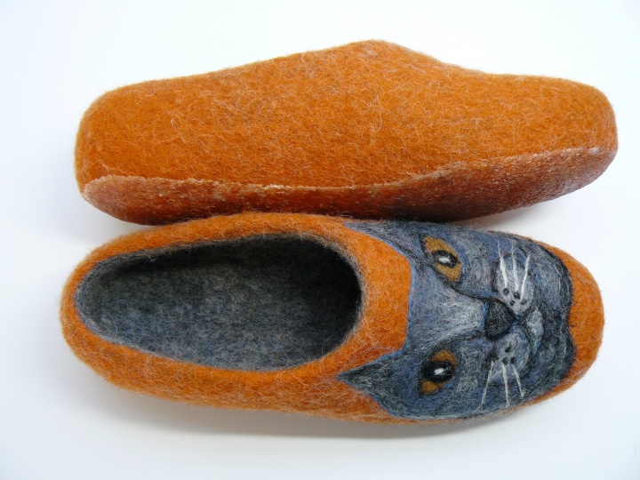 Handmade felted slippers. Non slippery sole picture no. 3