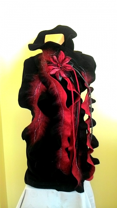 Black and red colors long scarf picture no. 3