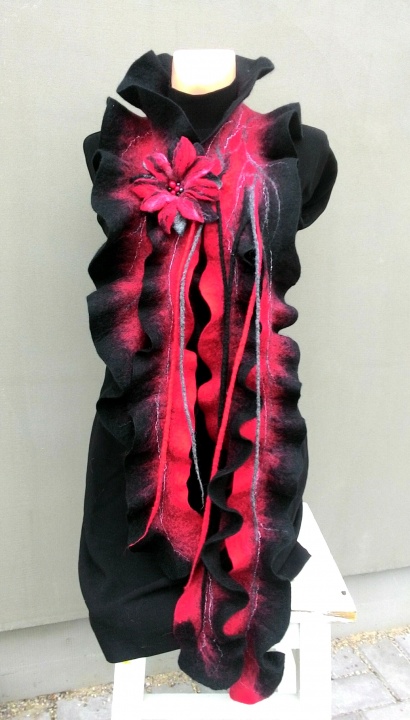 Black and red colors long scarf