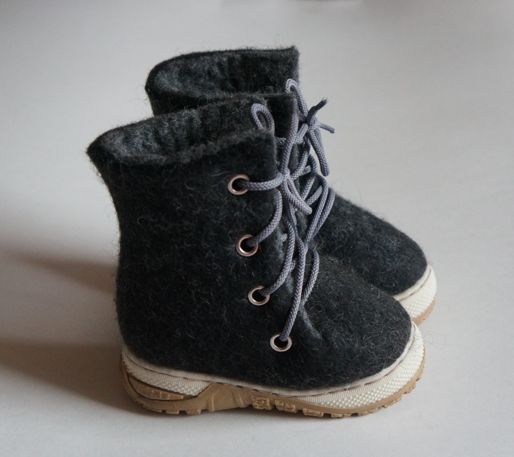In stock! EU 22 and 25 sizes. Felted children snow boots. Handmade boys and girl picture no. 2