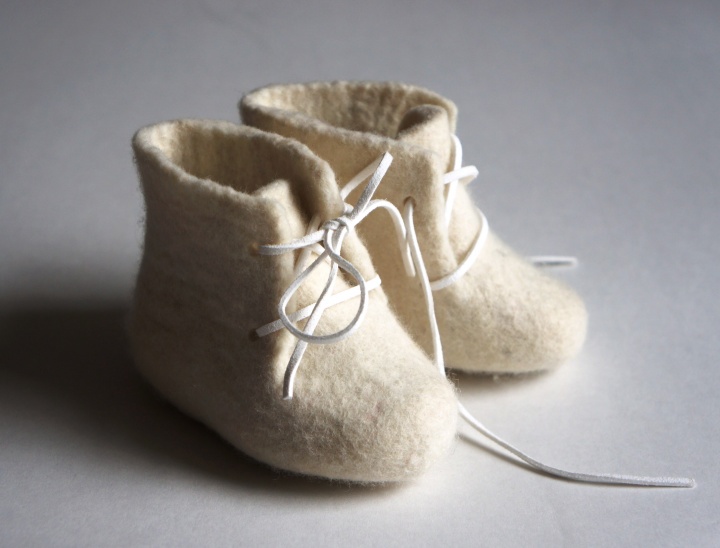 Felted bootie for newborn. Felted babies booties-slippers. Unisex. Handmade. picture no. 2