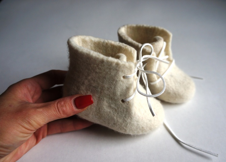 Felted bootie for newborn. Felted babies booties-slippers. Unisex. Handmade.