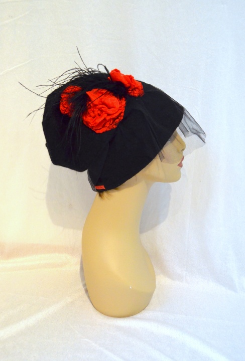 Felted hat "Roses are red" picture no. 2