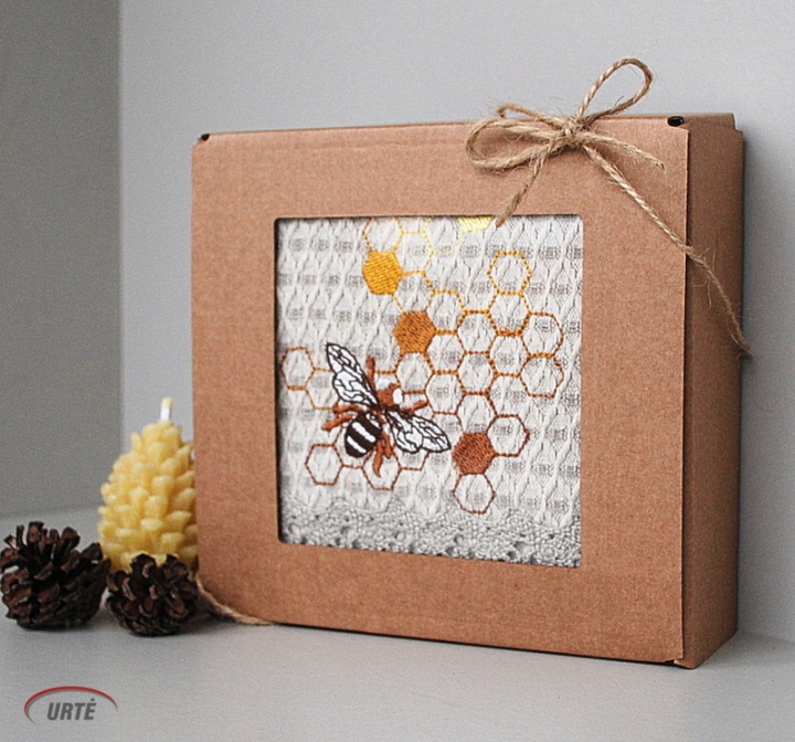 Linen kitchen towel with bee