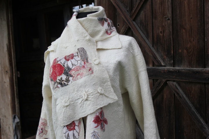 Felted coat White Red