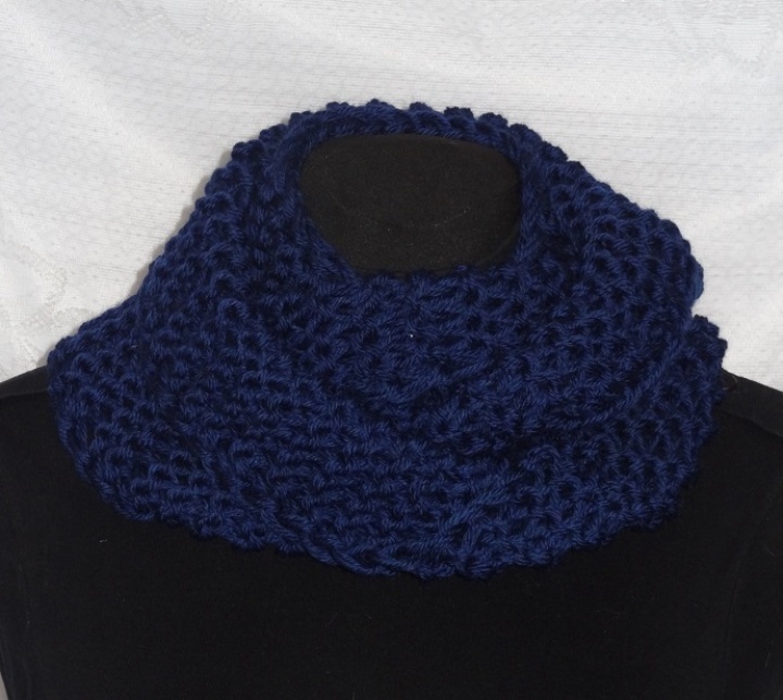 Dark blue scarf picture no. 2