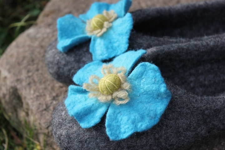 Felted slippersTurquoise flower size 37 EU picture no. 2