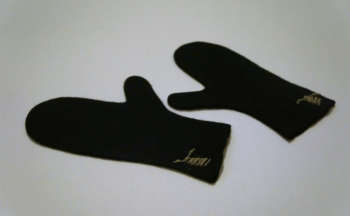 Handmade mittens and felt boots for men.  picture no. 2