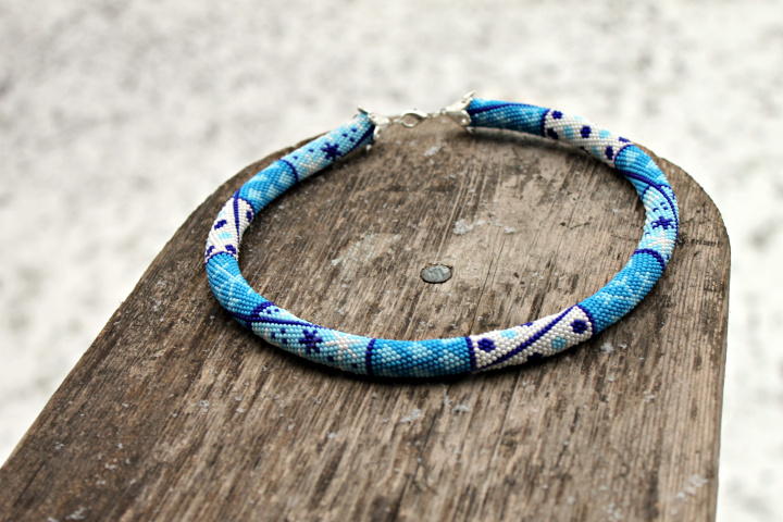 Winter satisfaction guaranteed, Beaded crochet rope necklace with white and blue picture no. 2