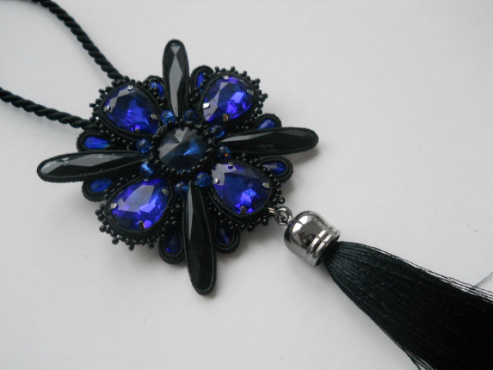  pendant blue&black