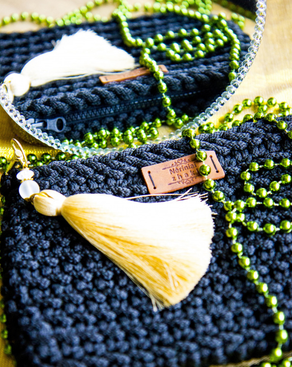Nerta juoda delninė su užtrauktuku