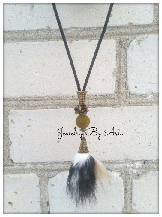 Necklace Tiger Eye with fox fur picture no. 2