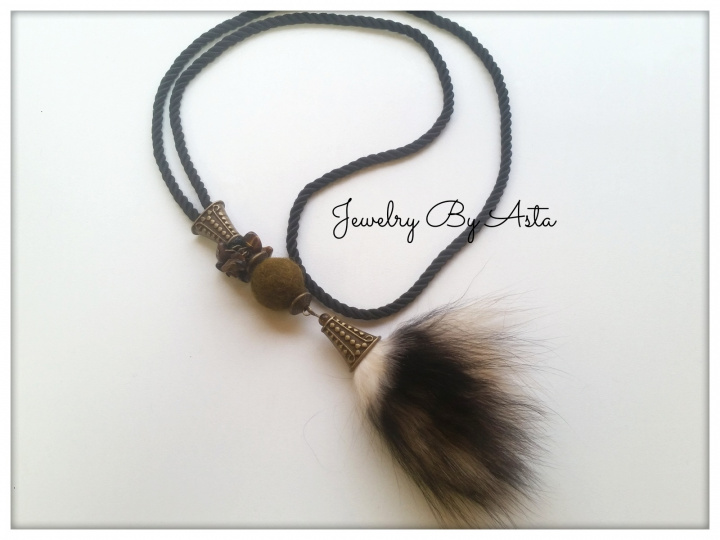 Necklace Tiger Eye with fox fur picture no. 3