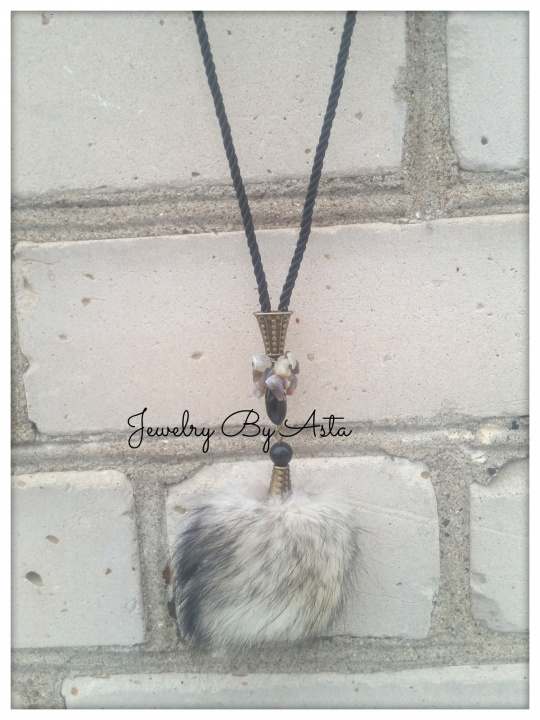 Necklace Onyx Gemstones Fox Fur Fashion