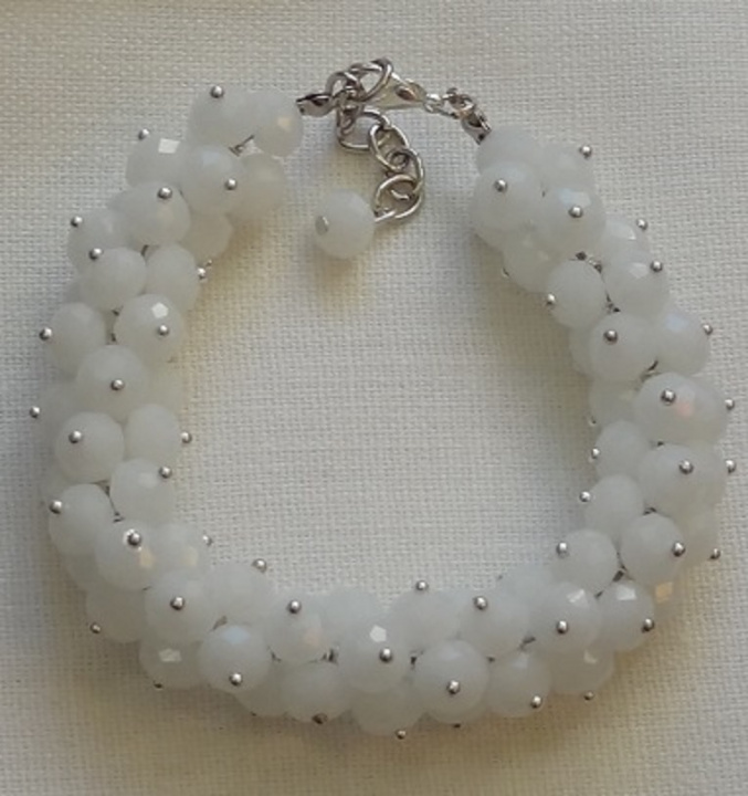 White glass beads bracelet