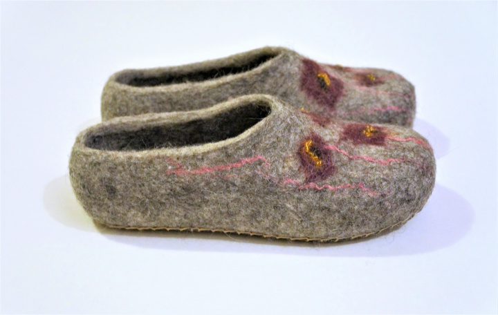 Eco felted slippers. Handmade. Felted shoes for women. Clogs. 100% natural wool  picture no. 2