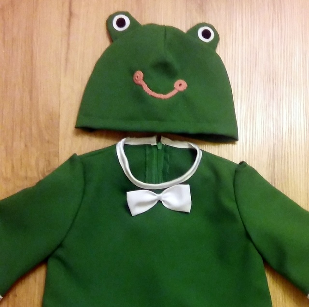 Frogs carnival costume for a girl