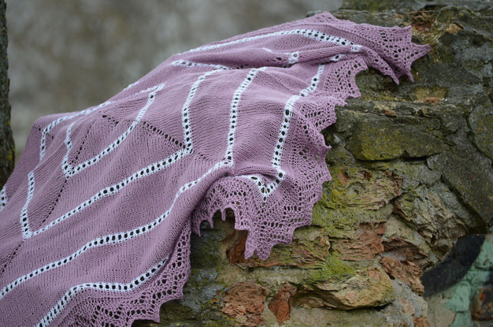 Hand-knitted baby blanket picture no. 3