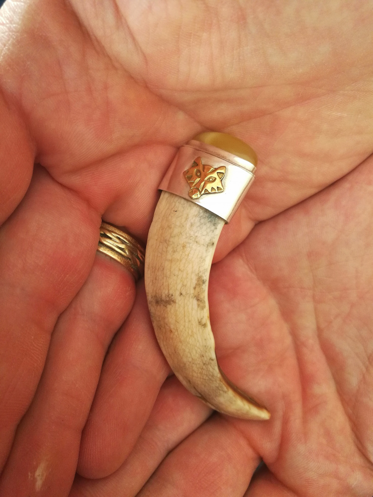 Šerno iltis, 8cm. su gintaru.