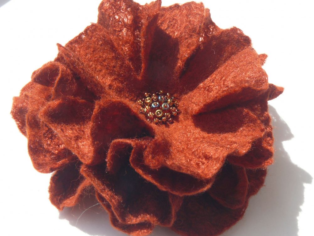 Felted flower brooch. picture no. 2